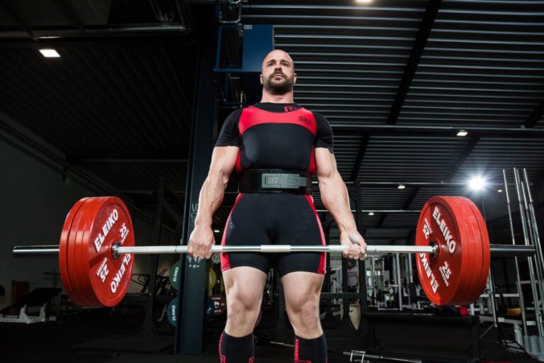 Powerlifter, Weightlifter und Strength Wars Star – Daniele Pauli Daniele Pauli beim Kreuzheben im Gym.