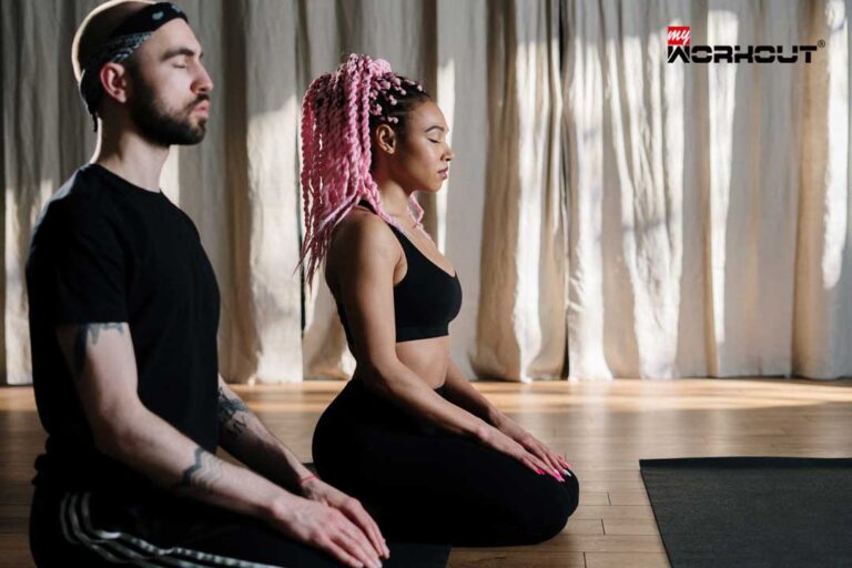 Meditation als Schlüssel zu mehr sportlichem Erfolg? Mann und Frau in einer Meditation