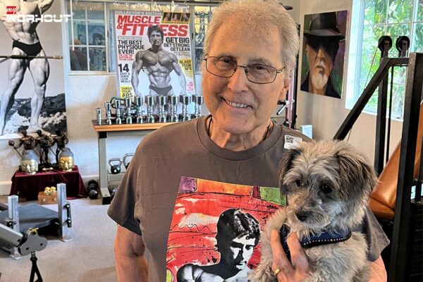 Frank Zane mit Hund auf dem Arm