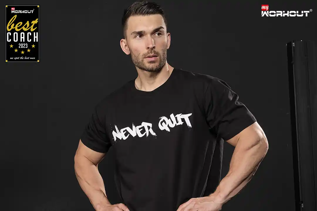 Personaltrainer Manuel Guyer mit schwarzem T-Shirt und Aufschrift "Never Quit".