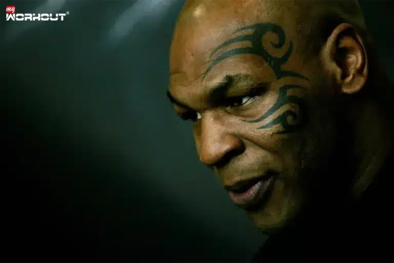 Mike Tysons Training enthüllt – So wurde Iron Mike zur Legende Mike Tysons Gesicht von der Seite vor dunklem Hintergrund.