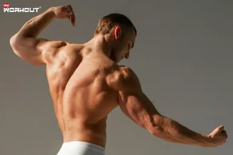 Geist Muskel Verbindung: Volles Potenzial durch bewusste Muskelaktivierung Bodybuilder at posing