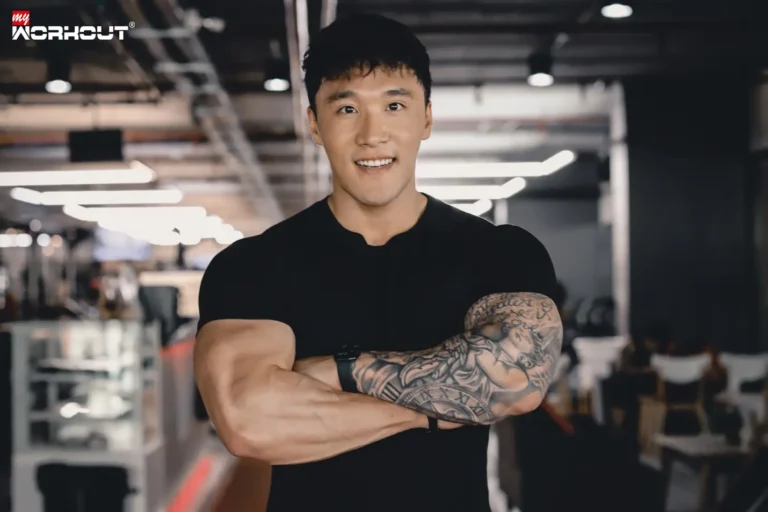 Body Dysmorphic Disorder (BDD) im Bodybuilding: Wenn der Blick in den Spiegel zur Obsession wird Fitness coach in the gym