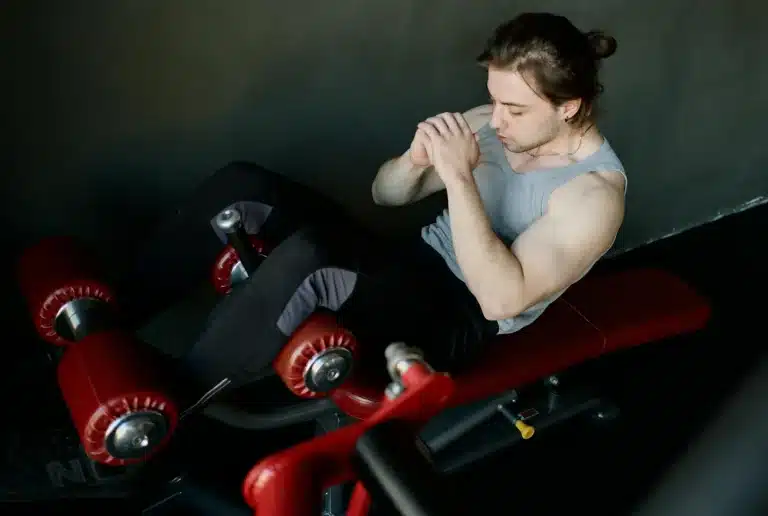 Die Hantelbank als biomechanisches Epizentrum: Maximale Hypertrophie durch präzise Ergonomie Hantelbank im modularen Setup